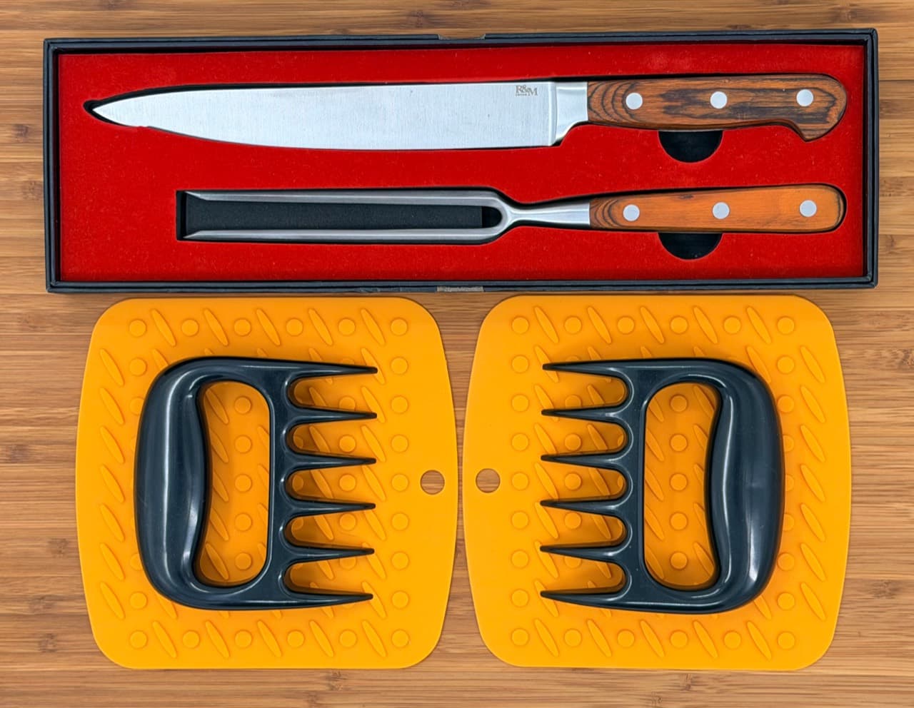 Complete gift-set accessories with orange silicone hot pads