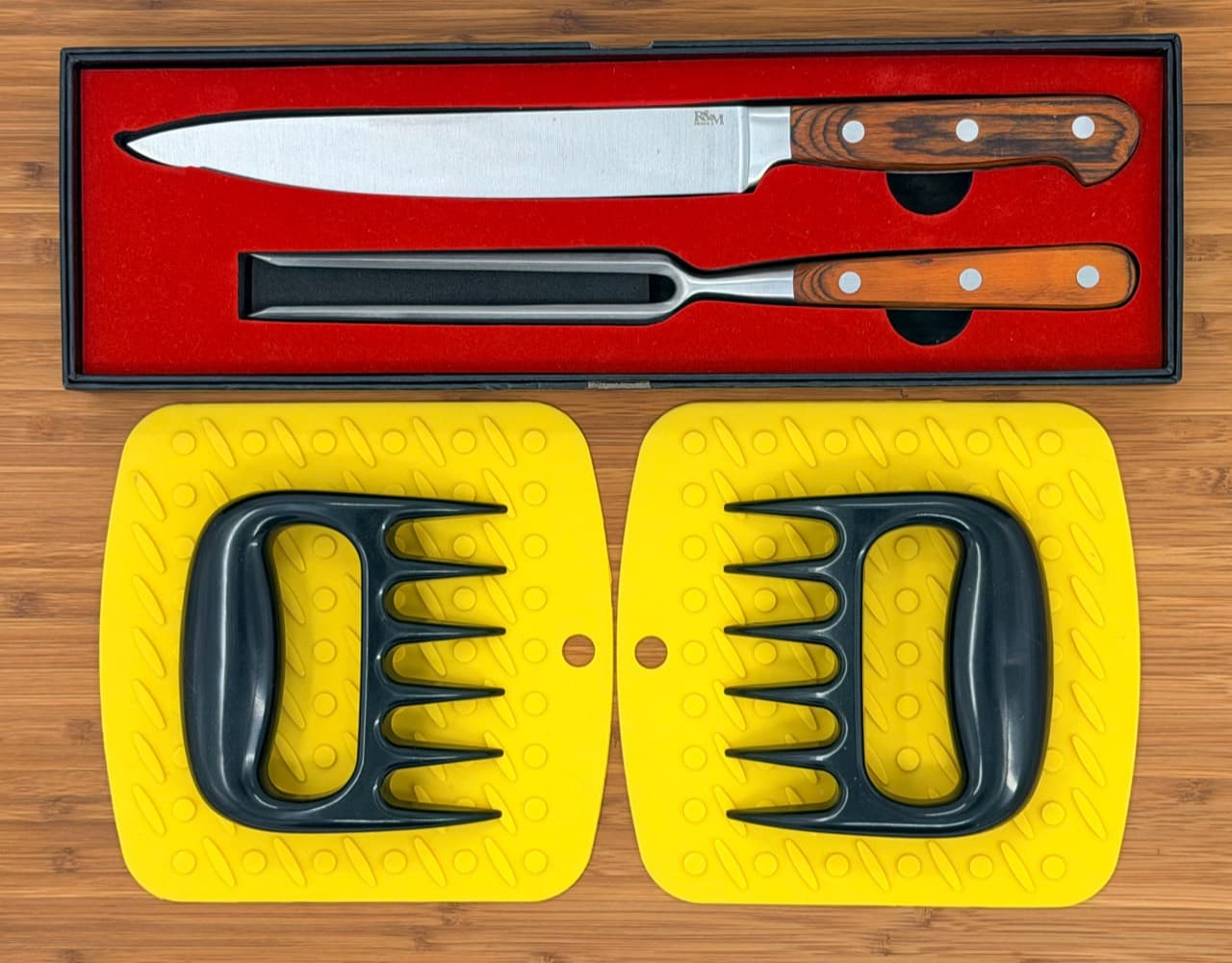 Complete gift-set accessories with yellow silicone hot pads